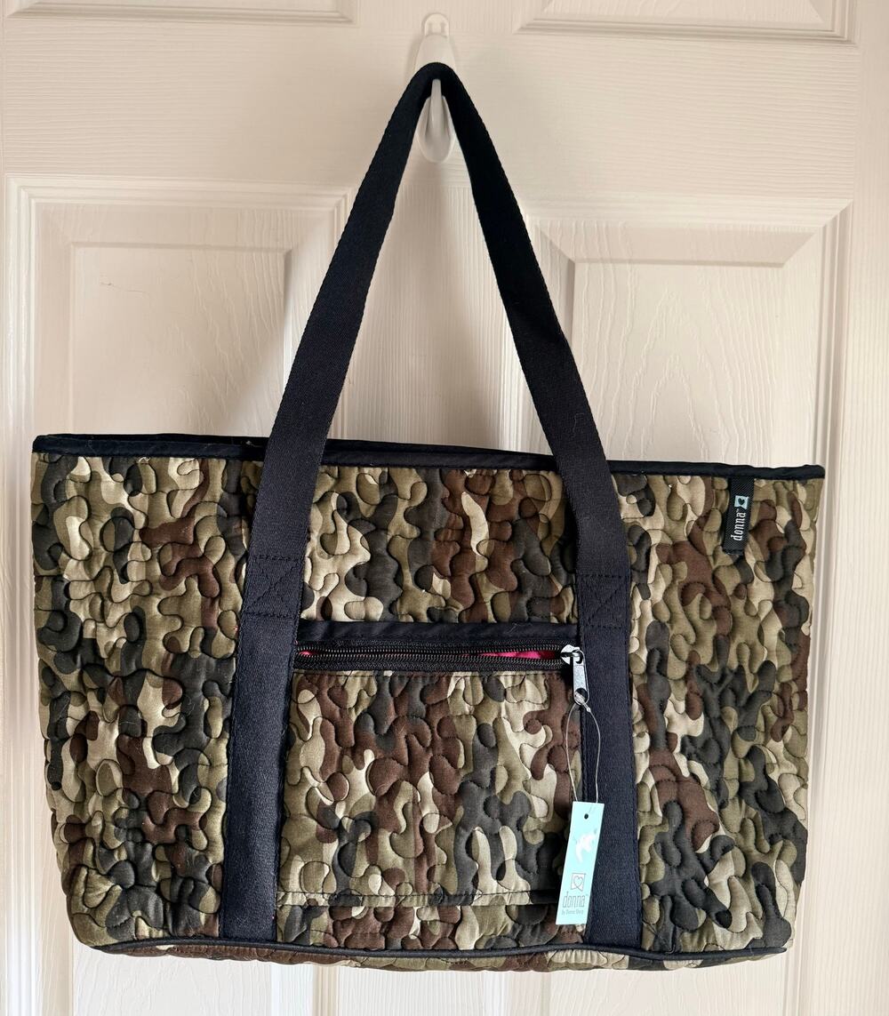 Donna Sharp Large Celina Tote Bag quilted "Fashion Camo" patter NWT